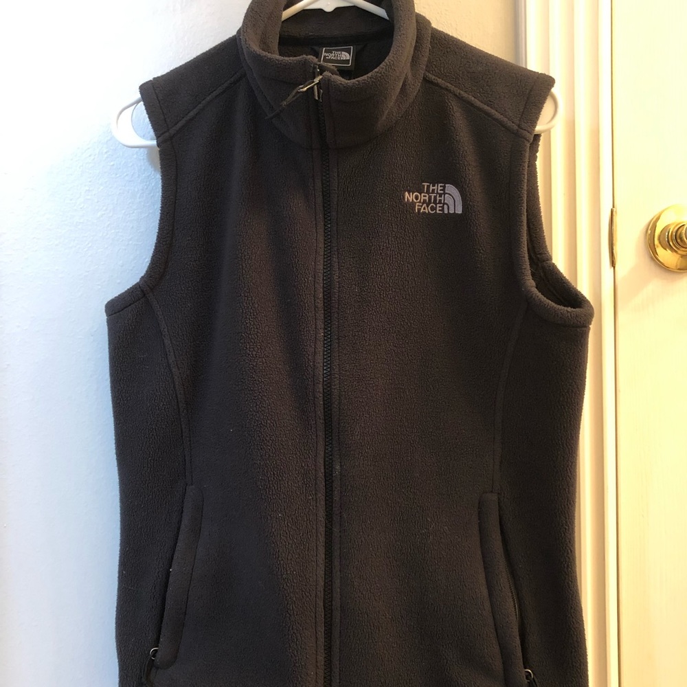⭐️ (3 for $30) Black fleece North Face vest